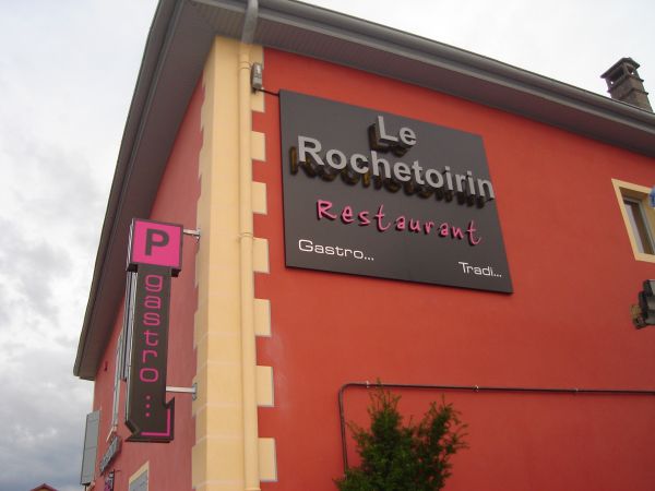 enseigne pour Restaurant à Bourgoin jallieu