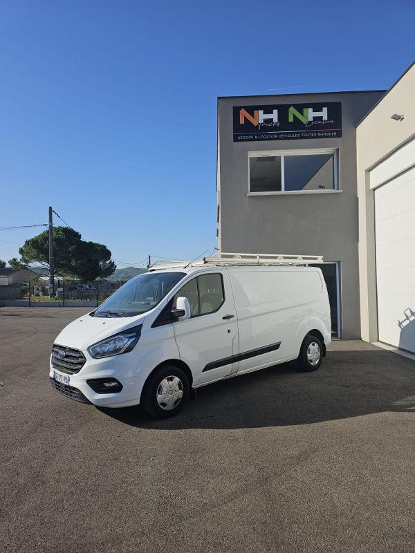 Retrouvez notre nouveau Fourgon Ford Custom équipé d'une galerie de toit