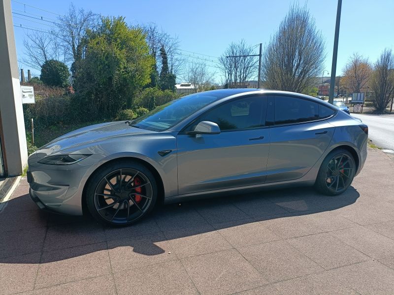 Vitres teintées à 80% sur Tesla Model 3 en atelier à Vienne 38200