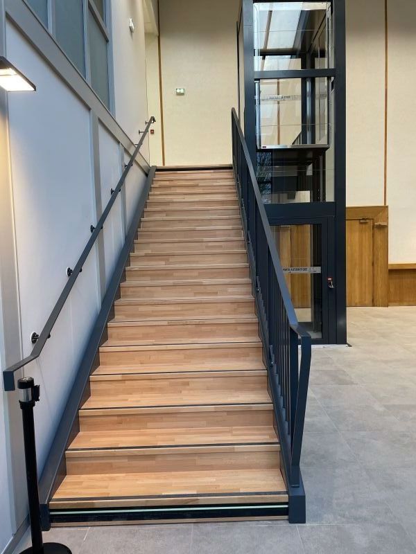 Escalier acier/marche bois + Main courante 
