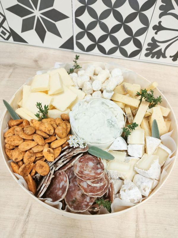 PLATEAU APÉRO FROMAGE + SAUCISSON + AMANDES AU PIMENT