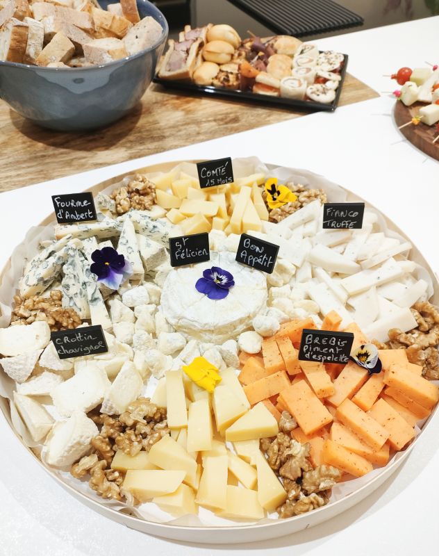 PLATEAU APÉRITIF FROMAGE ET NOIX